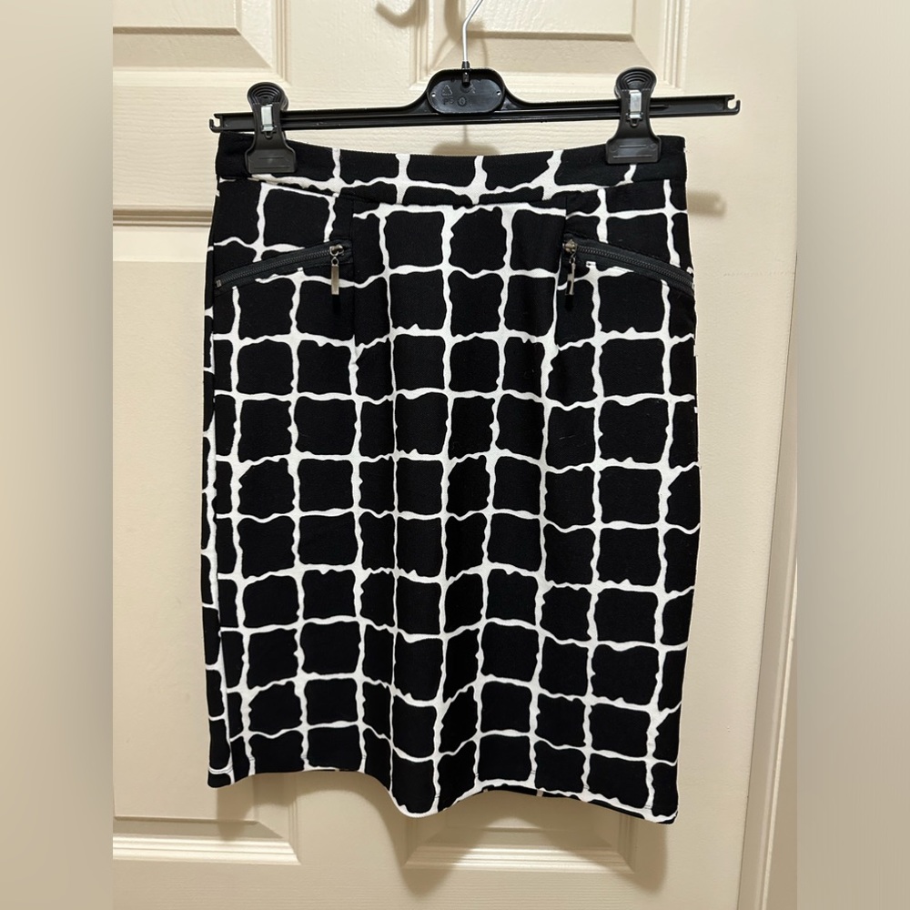 Smashed lemons skirt  - size; 6 - good condition